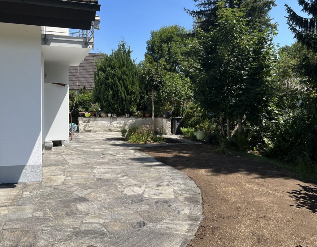 Fertig angelegter Weg von der KLB BAU GMBH – Außenanlage im Detail